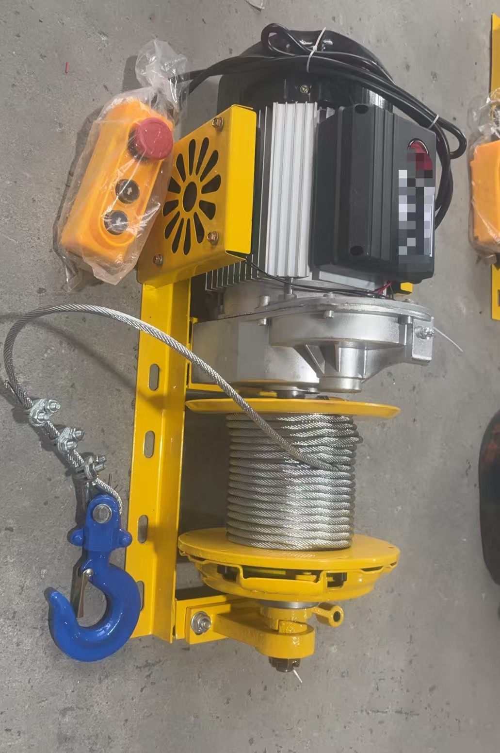 Electric clutch winch motor and drum detail