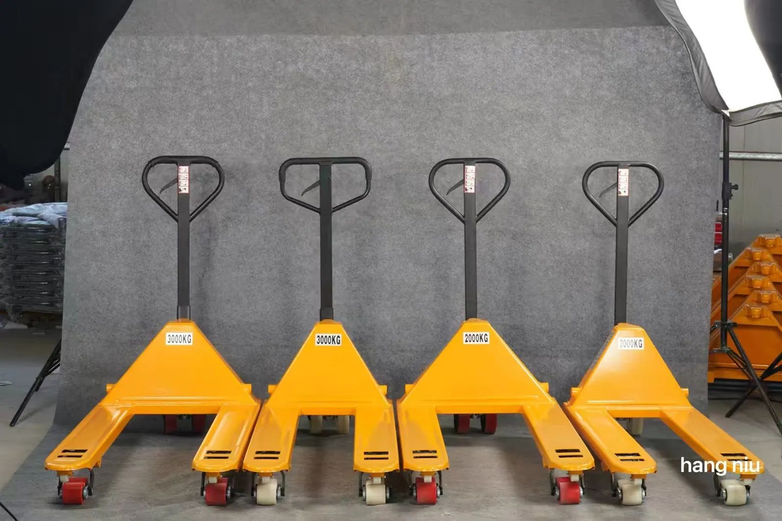Hand pallet truck lineup rear view