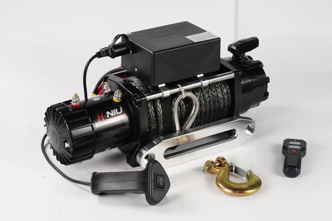 Synthetic rope electric winch with hawse fairlead